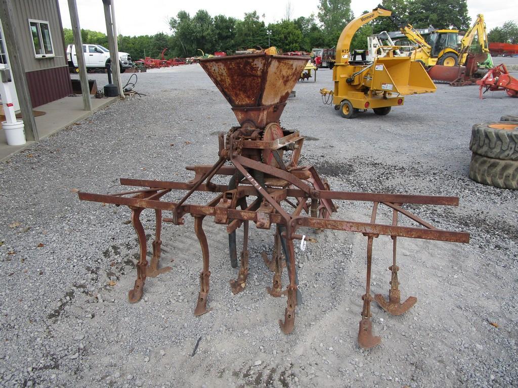 3PT 9 SHANK CULTIVATOR W SIDE DRESSOR