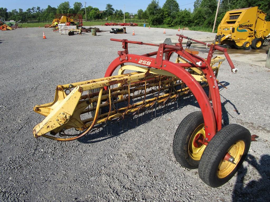 NEW HOLLAND 258 DOLLY RAKE