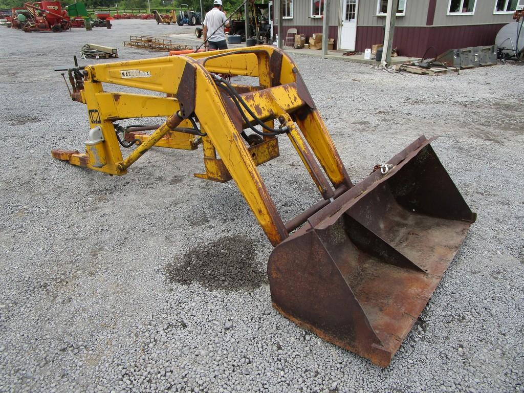 MASSEY FERGUSON 100 LOADER