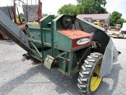 NEW IDEA 323 CORN PICKER