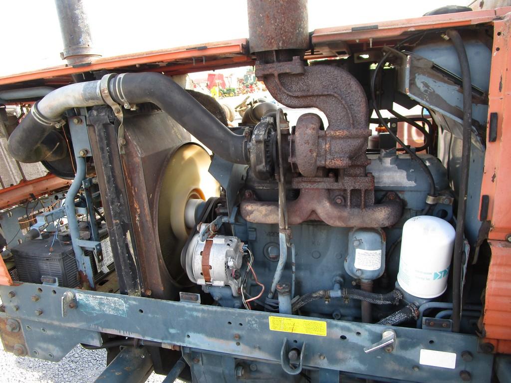 KUBOTA 8950 TRACTOR