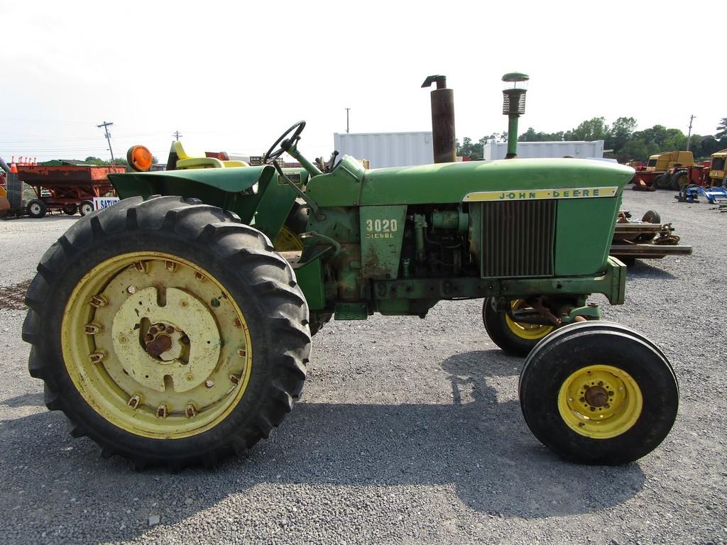 JOHN DEERE 3020 TRACTOR