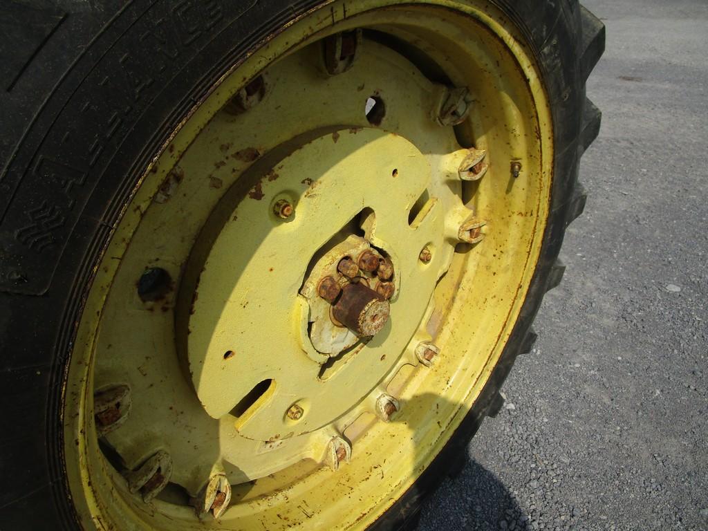 JOHN DEERE 3020 TRACTOR