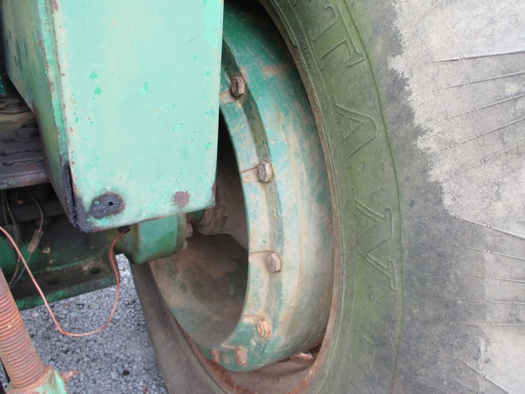 OLIVER 2050 TRACTOR