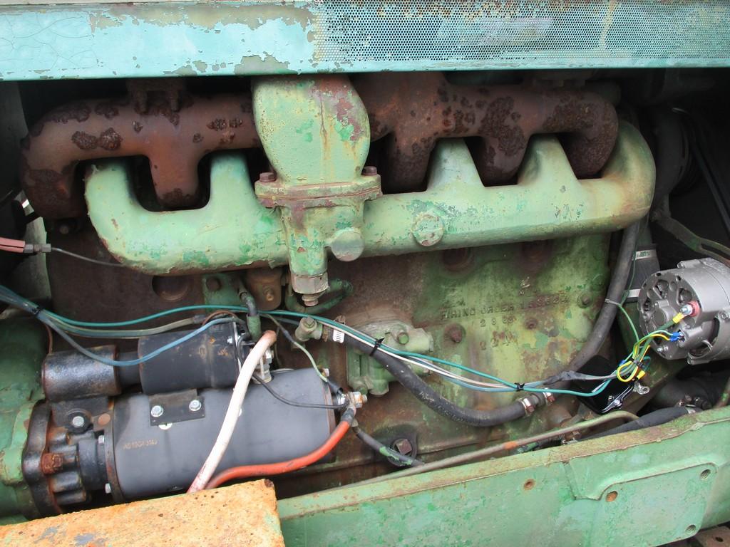 OLIVER 2050 TRACTOR
