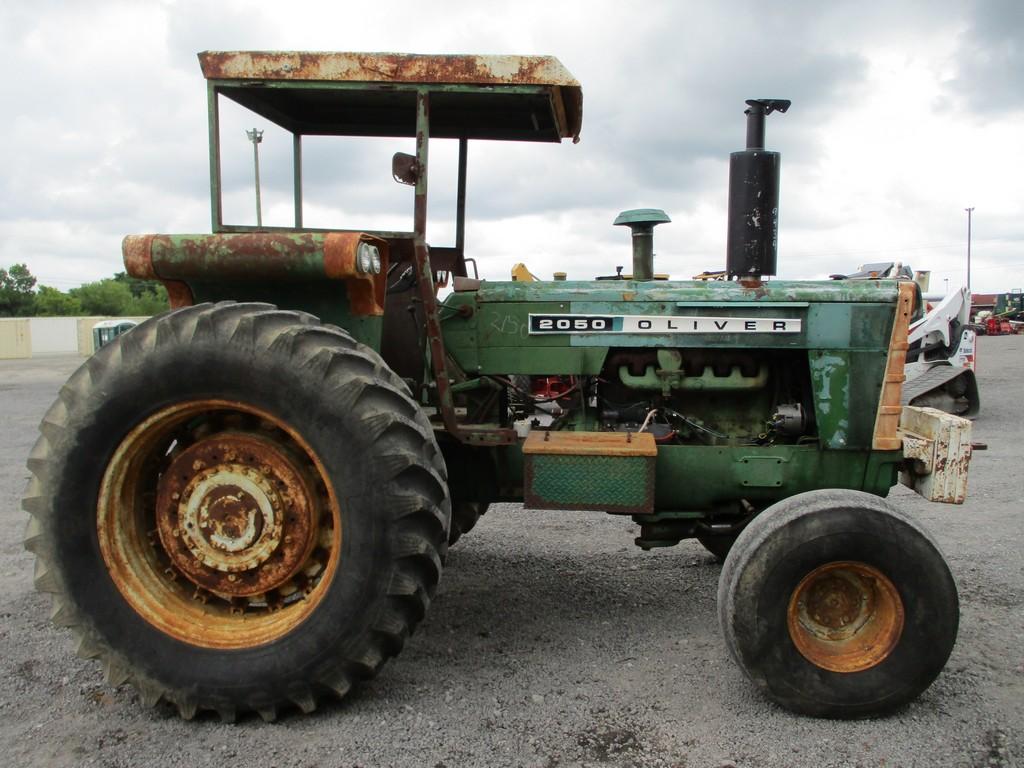 OLIVER 2050 TRACTOR