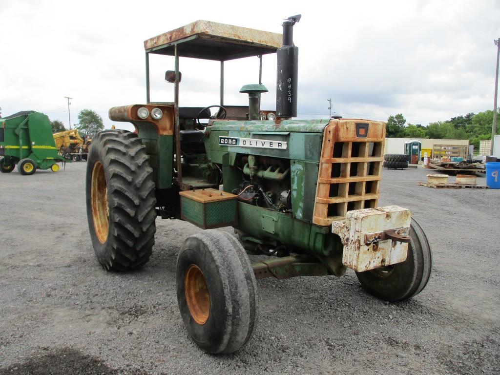 OLIVER 2050 TRACTOR