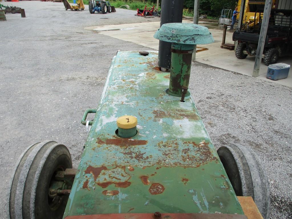 OLIVER 2050 TRACTOR