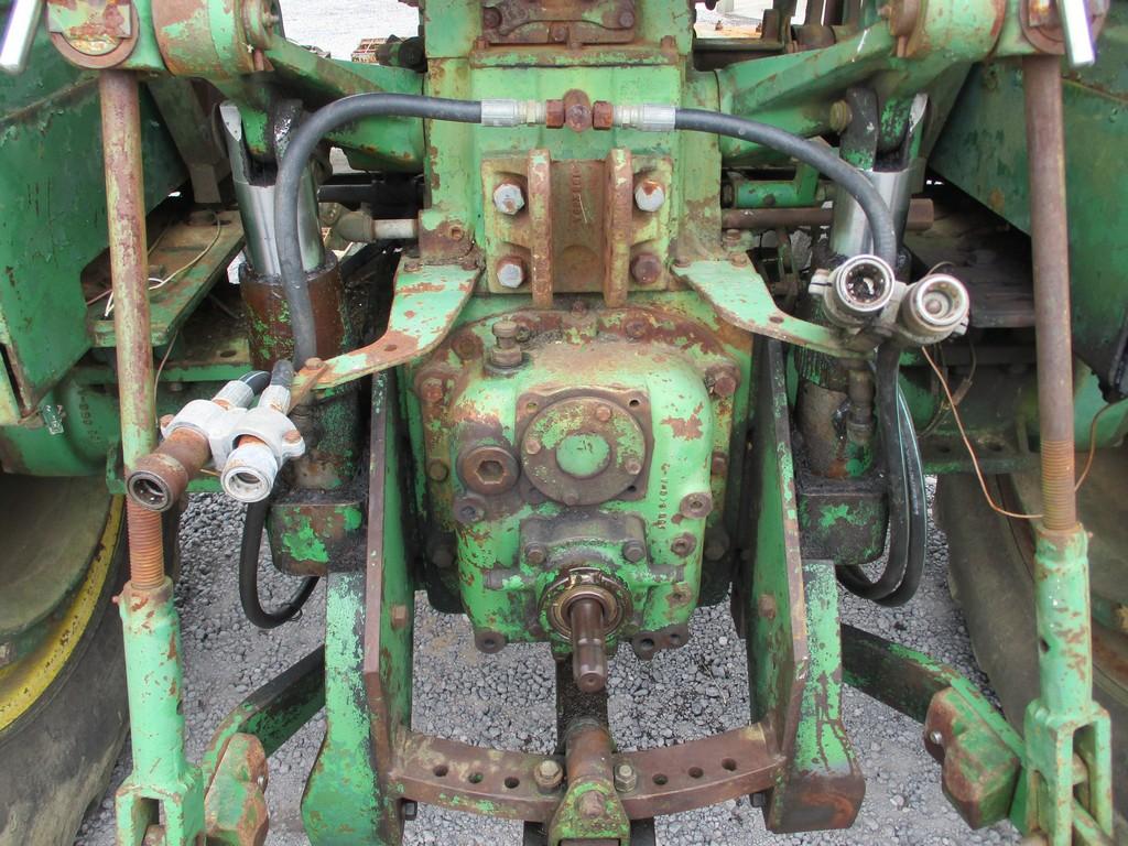 OLIVER 2050 TRACTOR