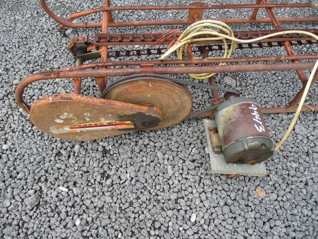 MODERN MILL 18" HAY ELEVATOR W MOTOR