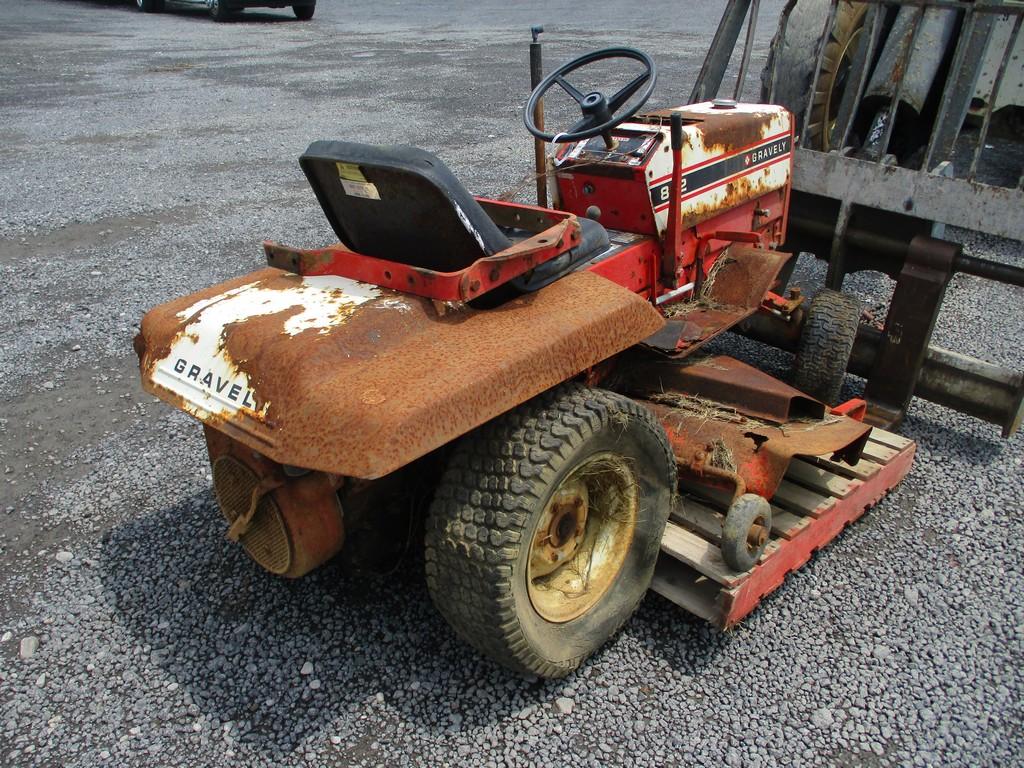 GRAVELY 812 LAWN MOWER