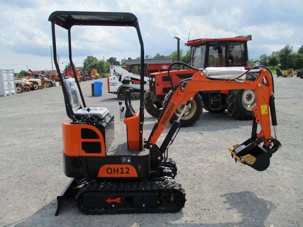 AGT QH12 MINI EXCAVATOR