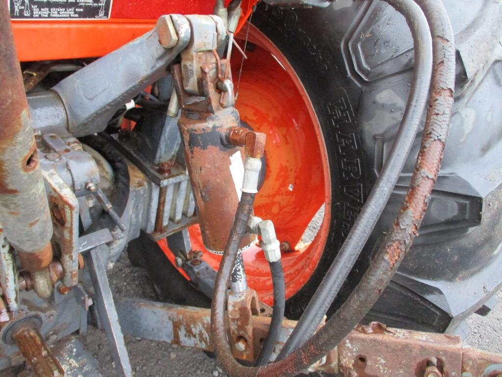 KUBOTA M6800 TRACTOR W LOADER