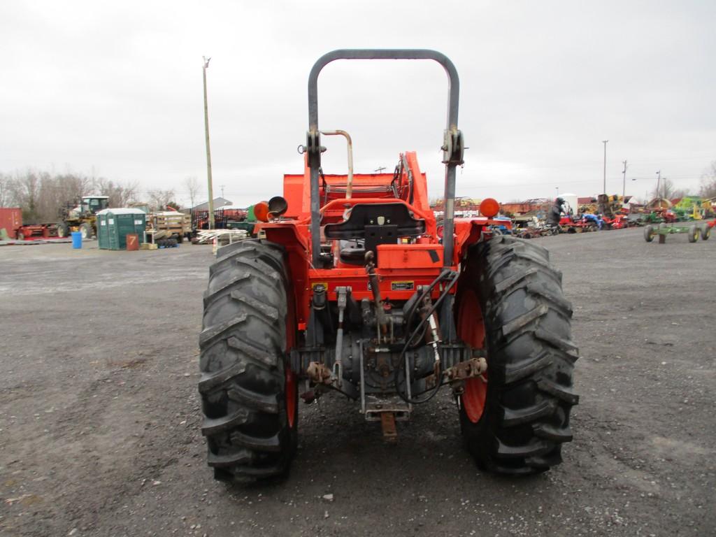 KUBOTA M6800 TRACTOR W LOADER
