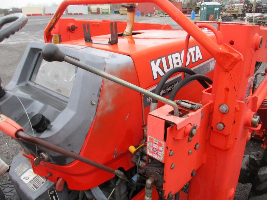 KUBOTA M6800 TRACTOR W LOADER