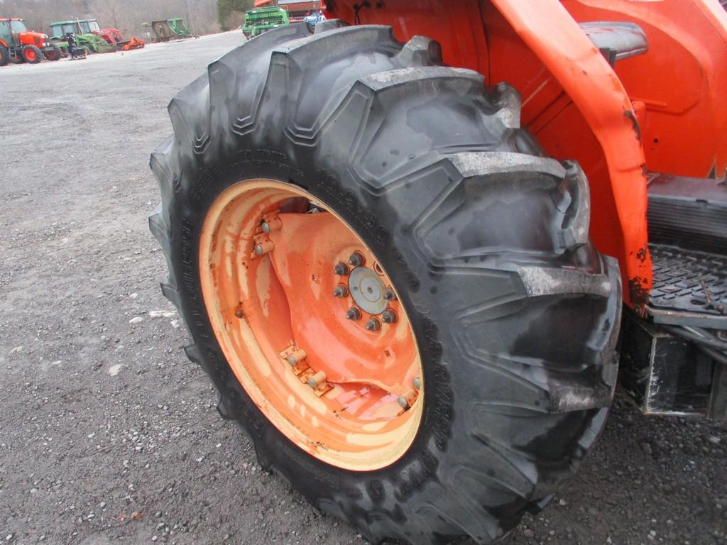 KUBOTA M6800 TRACTOR W LOADER