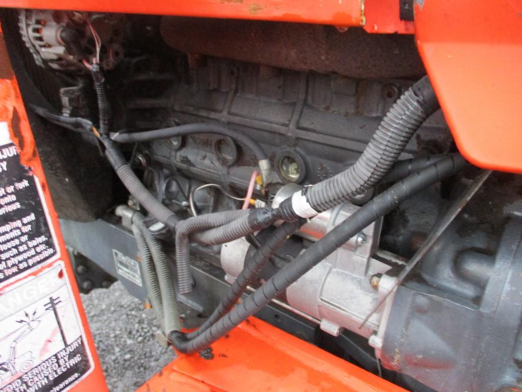 KUBOTA M6800 TRACTOR W LOADER