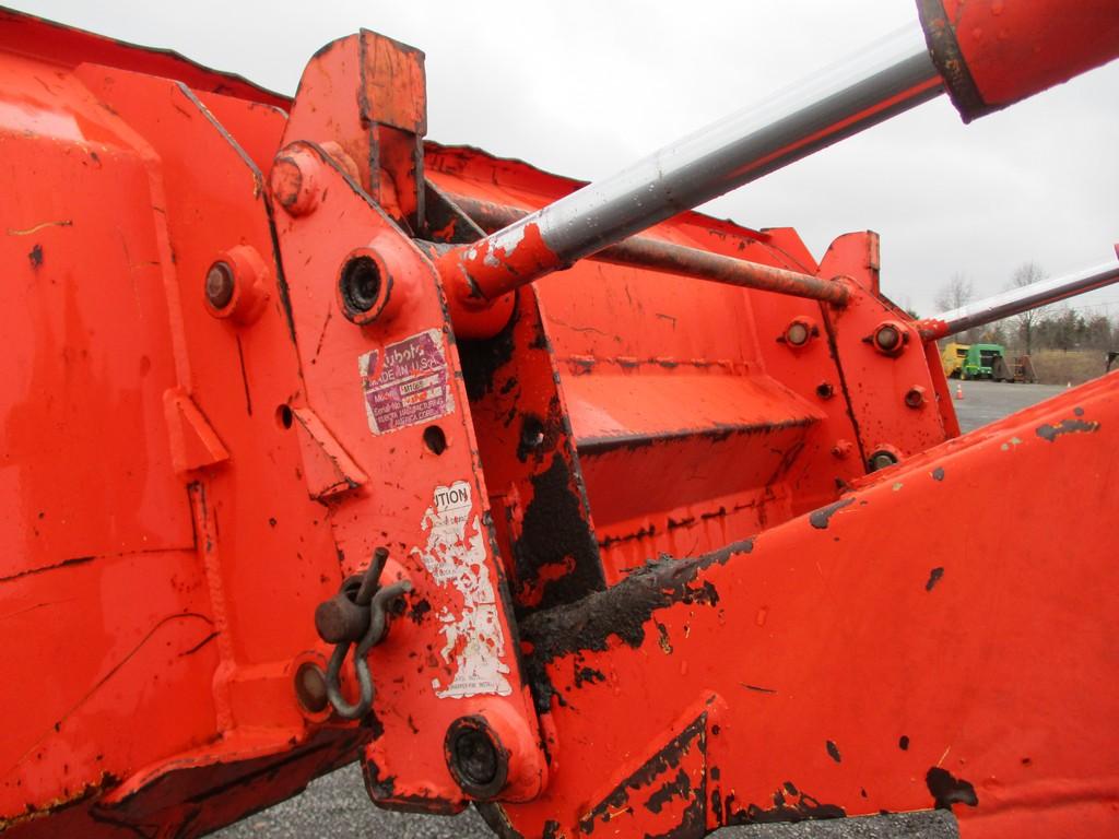 KUBOTA M6800 TRACTOR W LOADER