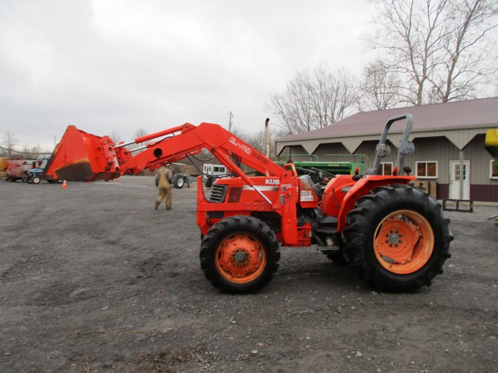 KUBOTA M6800 TRACTOR W LOADER