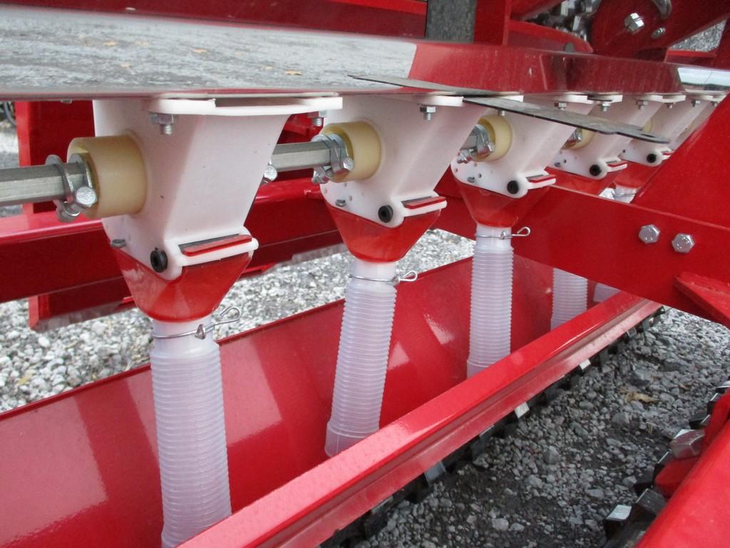 DROP SEEDER W PACKING WHEELS