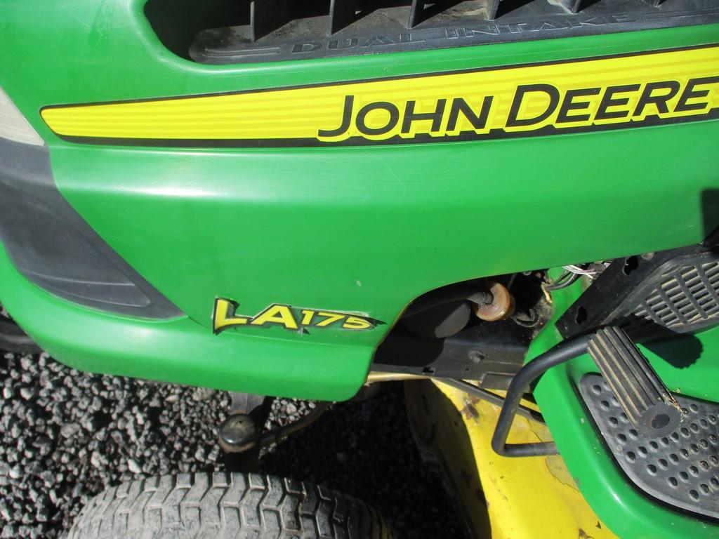 JOHN DEERE LA175 LAWN MOWER
