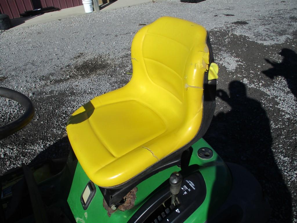 JOHN DEERE LA175 LAWN MOWER