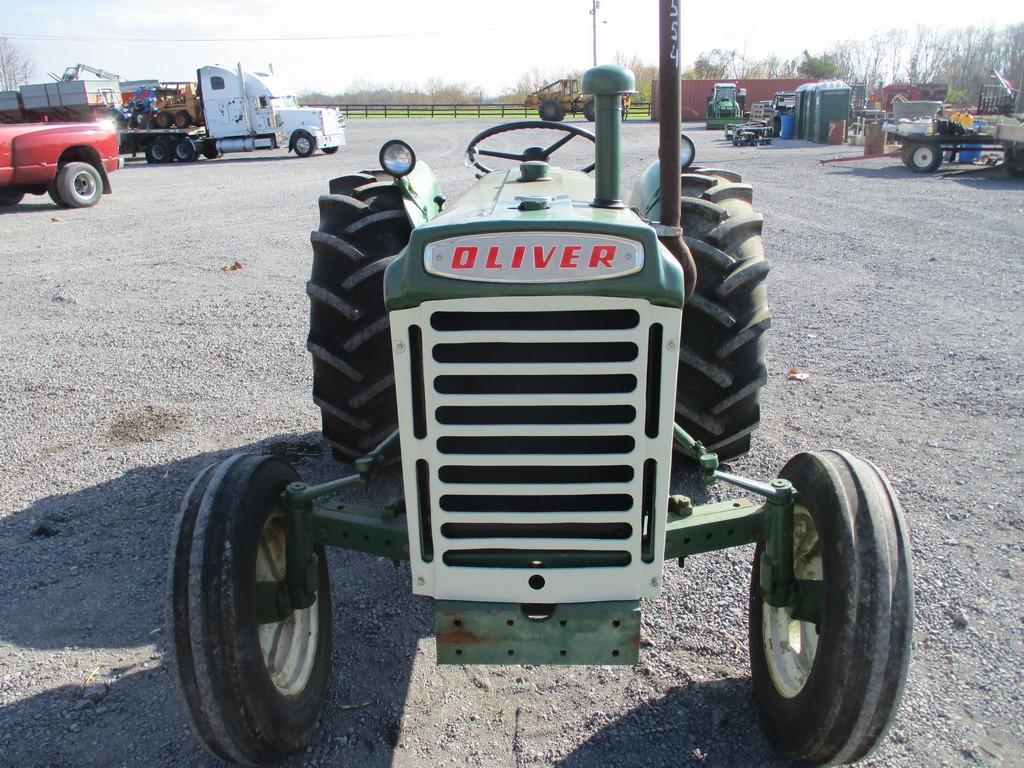 OLIVER 550 TRACTOR