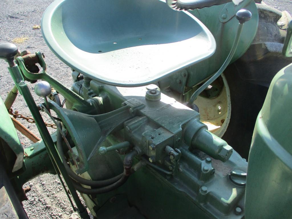 OLIVER 550 TRACTOR