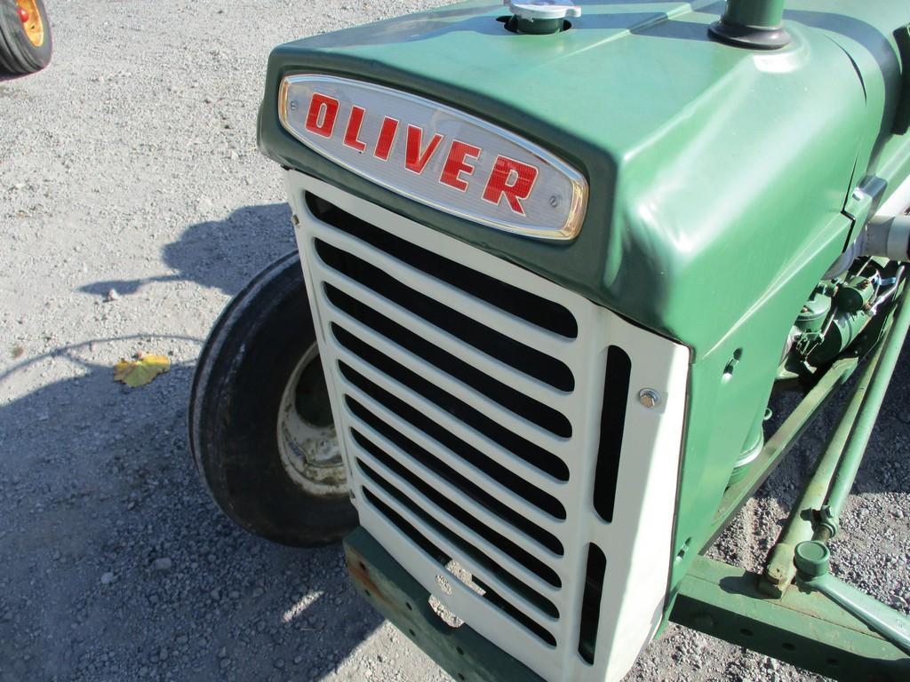OLIVER 550 TRACTOR