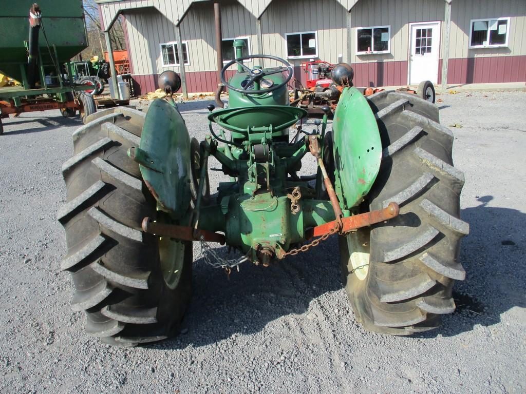 OLIVER 550 TRACTOR