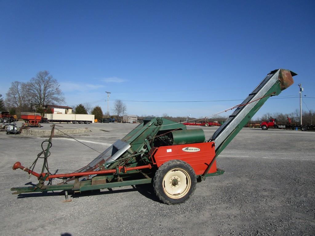 NEW IDEA 324 CORN PICKER