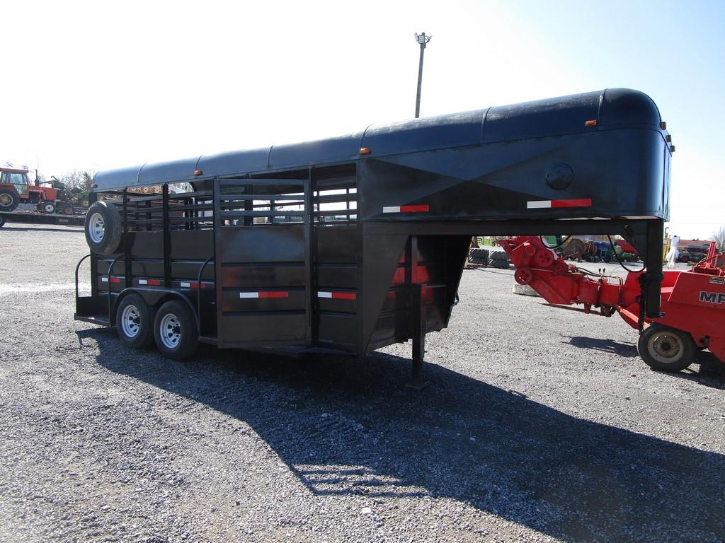 BLACK GOOSENECK LIVESTOCK TRAILER