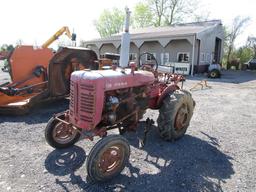 FARMALL 130 TRACTOR W CULTIVATORS