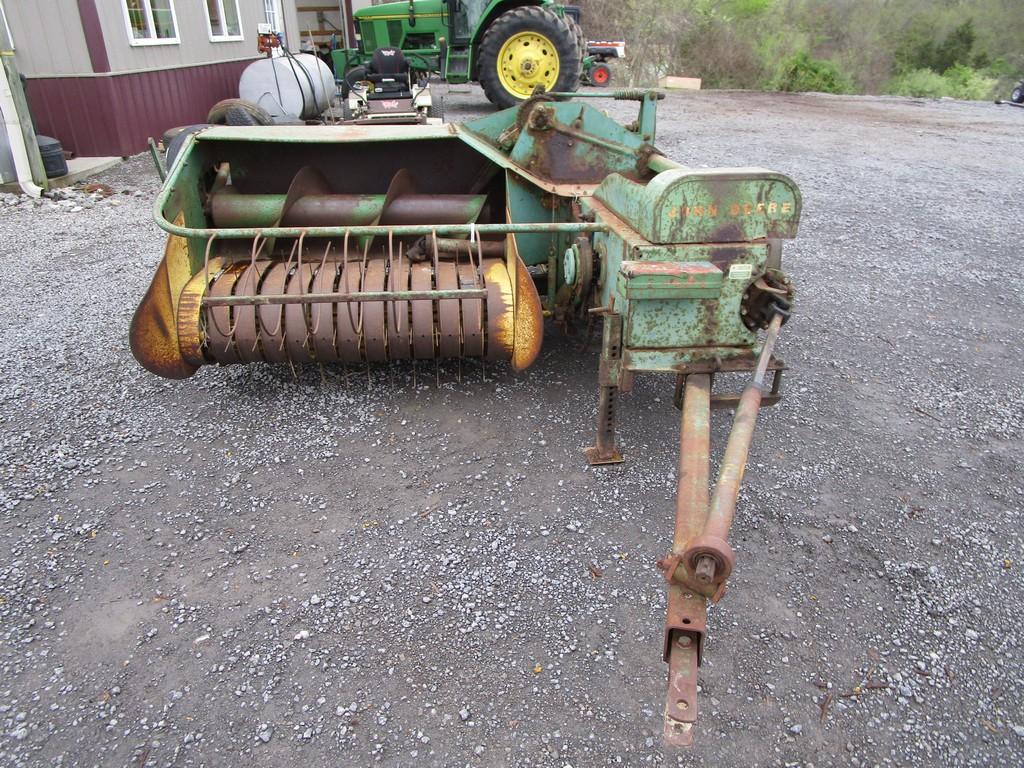 JOHN DEERE 24T SQ BALER