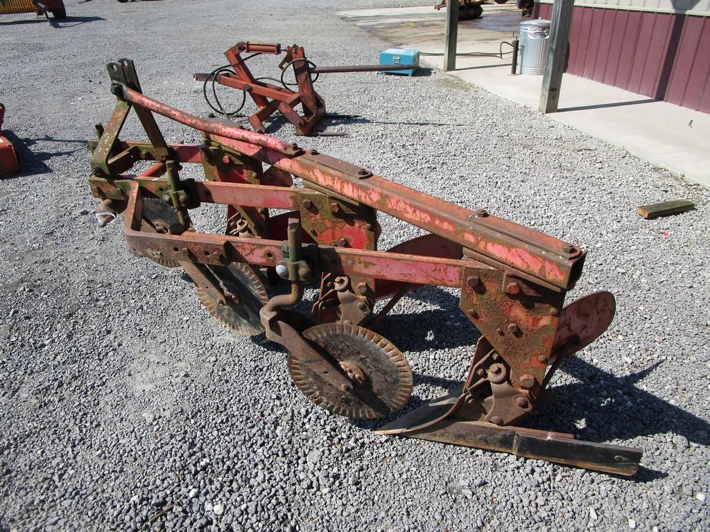 MASSEY  FERGUSON 43 3X PLOW