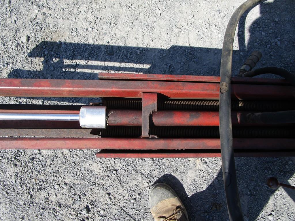 SHAVER 8" SKIDSTEER MOUNT POST DRIVER 8"