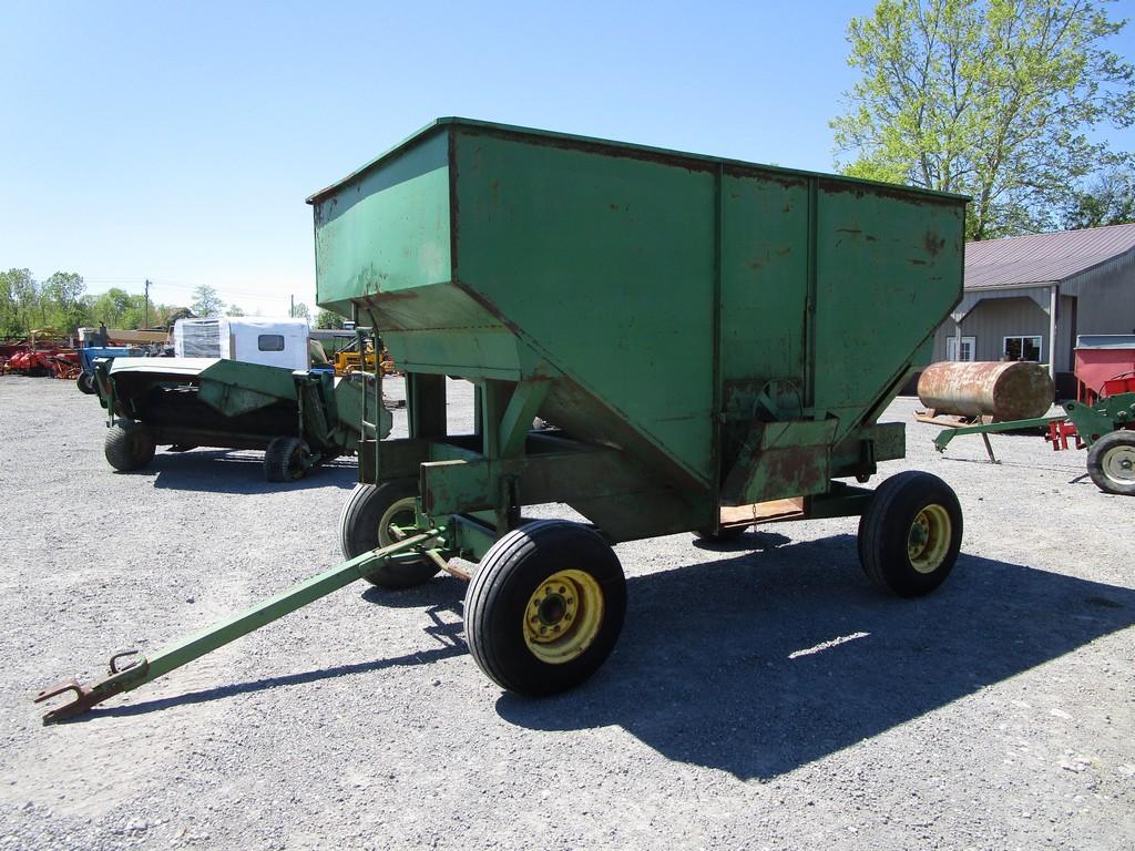 GREEN GRAVITY BOX ON JOHN DEERE 1075 GEAR