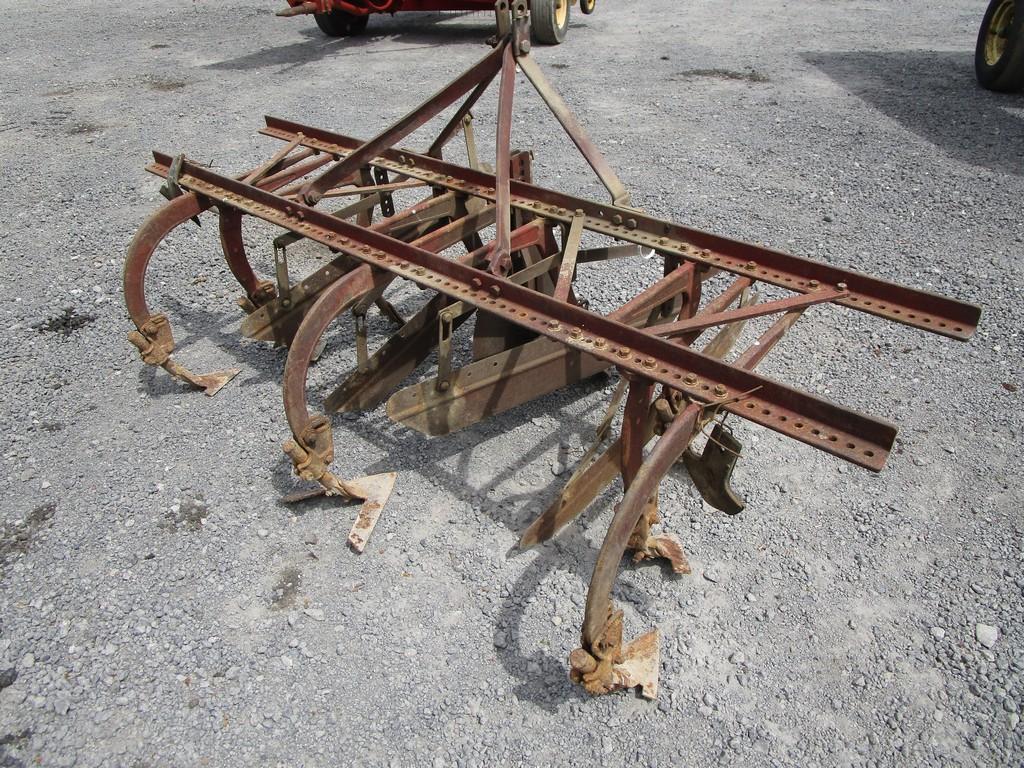 3PT DEARBORNE 2 ROW CULTIVATOR  9 SHANK