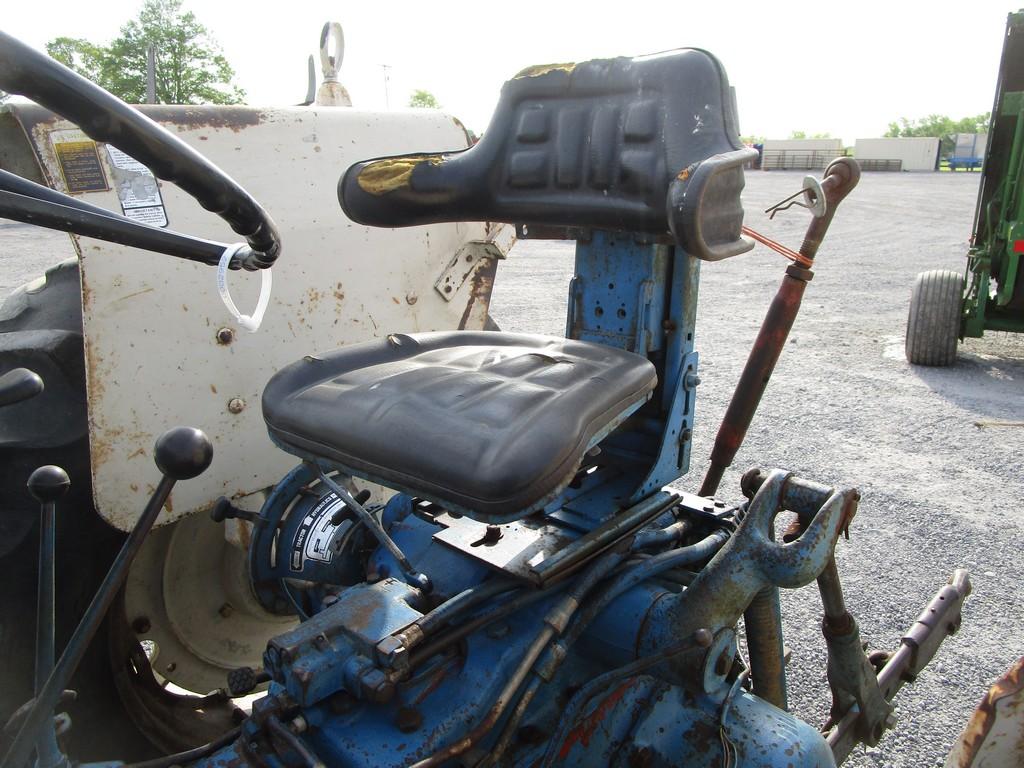 FORD 7600 TRACTOR  W DUAL POWER