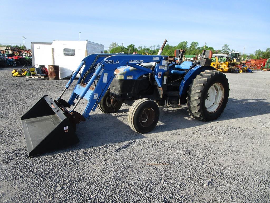 NEW HOLLAND TN 70 W LOADER