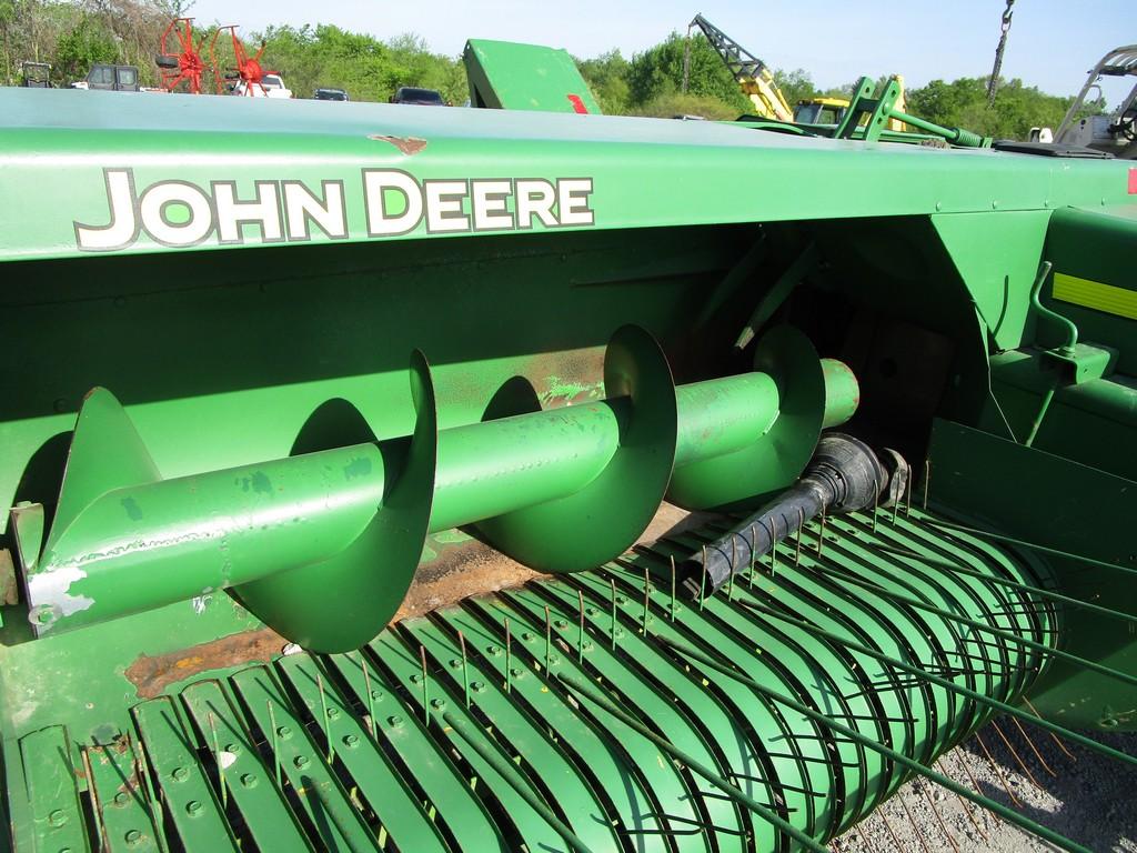 JOHN DEERE 328 SQ BALER