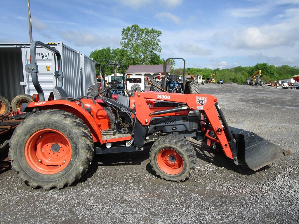 KUBOTA L4330 TRACTOR W LOADER