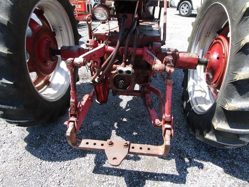 FARMALL 560 DIESEL TRACTOR