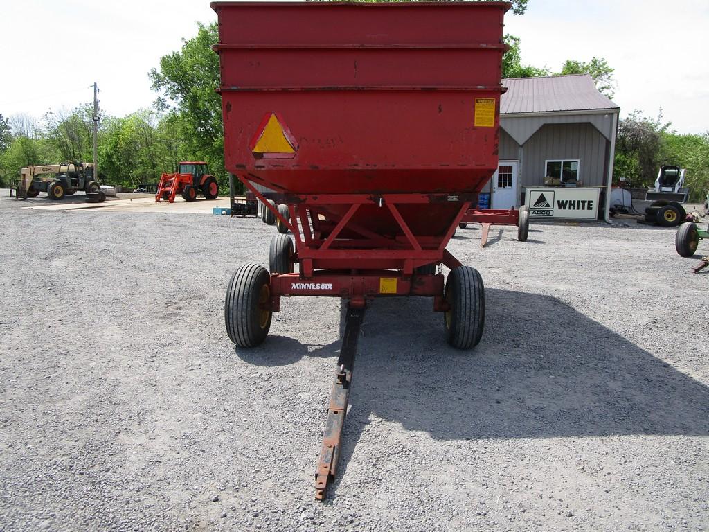 MINNESOTA 260 GRAVITY WAGON