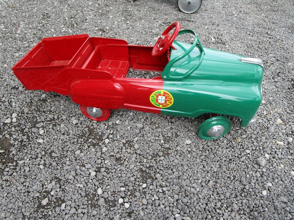 TOY PEDAL CAR W DUMP