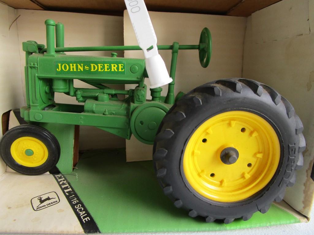 TOY JOHN DEERE MODAL A 1934 TRACTOR