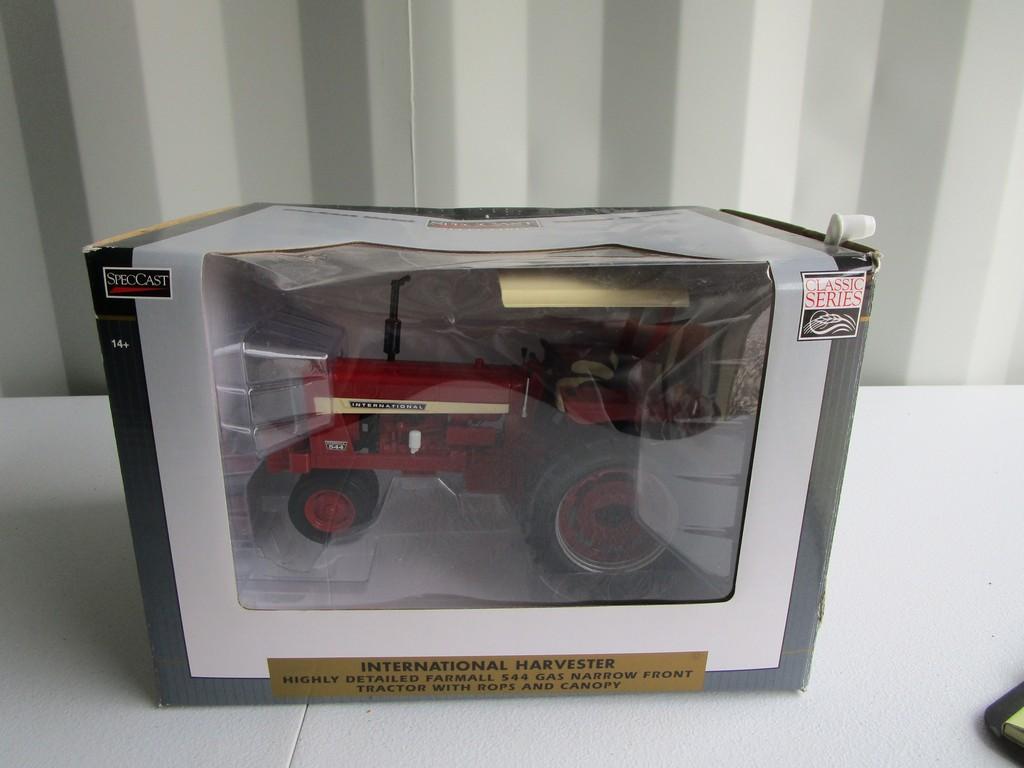 TOY SPECAST IH 544 TRACTOR