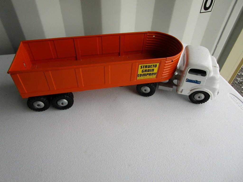 TOY STRUCO SEMI W GRAIN TRAILER