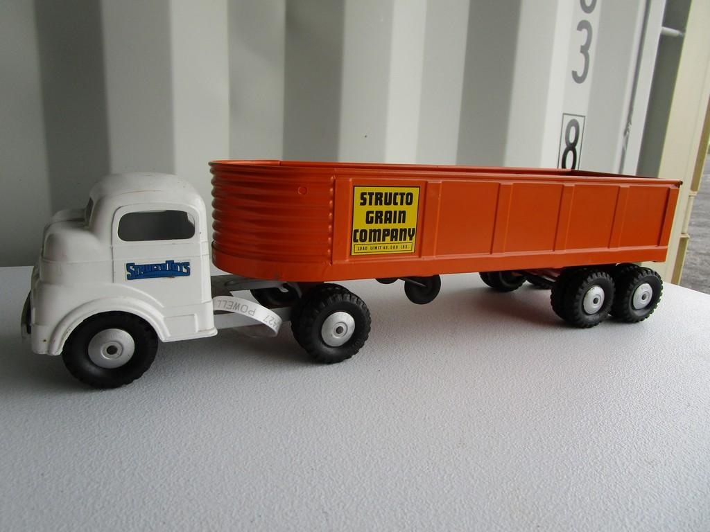 TOY STRUCO SEMI W GRAIN TRAILER