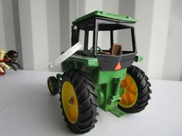 TOY JOHN DEERE TRACTOR